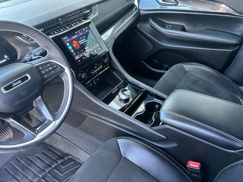 Used 2023 Jeep Grand Cherokee Altitude AWD/4WD image 11