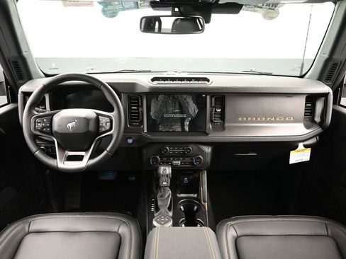 New 2025 Ford Bronco Badlands image 32