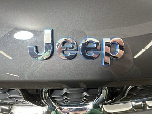 Used 2023 Jeep Grand Cherokee 4WD 4xe image 9