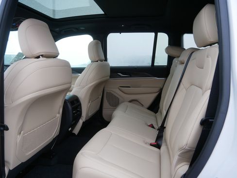 New 2025 Jeep Grand Cherokee Limited w/ Luxury Tech Group II image 8