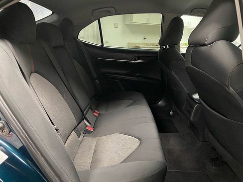 Used 2018 Toyota Camry LE image 13