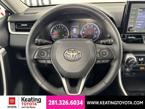 Certified 2020 Toyota RAV4 XLE Premium FWD image 31