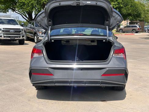 Used 2025 Hyundai Elantra Sport image 16