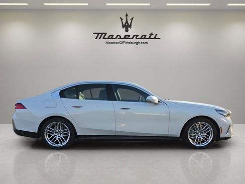 Used 2025 BMW 530i xDrive image 6