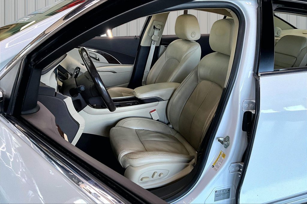 Used 2015 Buick LaCrosse Premium w/ Driver Confidence Package #1 FWD image 20