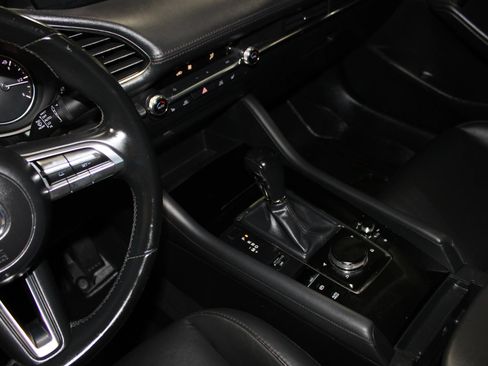 Used 2019 MAZDA MAZDA3 Sedan w/ Preferred Package FWD image 18