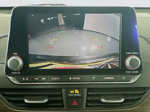 Used 2024 Nissan Altima 2.5 SV image 14