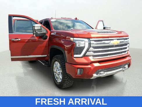 Used 2024 Chevrolet Silverado 2500 High Country w/ Technology Package AWD/4WD image 9