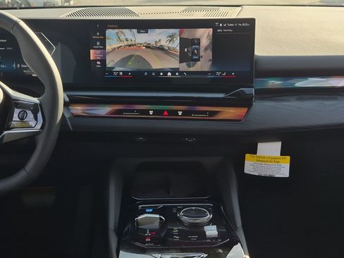 New 2027 BMW i5 eDrive40 w/ Convenience Package RWD image 30