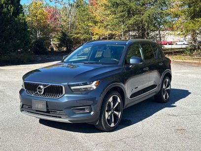 Used 2021 Volvo XC40 T5 Momentum w/ Premium Package