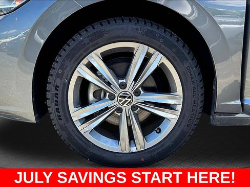 Used 2024 Volkswagen Jetta SE FWD image 37