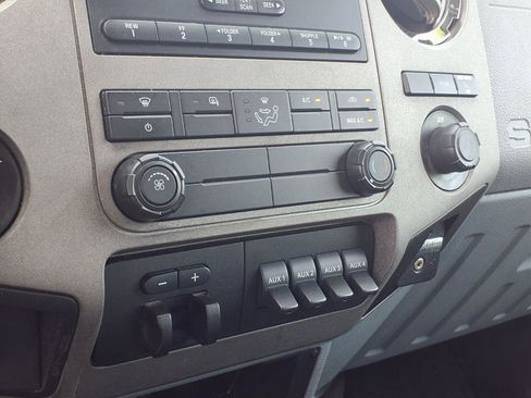 Used 2011 Ford F350 XLT w/ XLT Premium Pkg AWD/4WD image 10