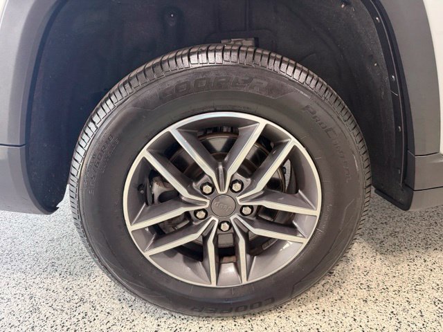 Used 2023 Jeep Grand Cherokee L Limited AWD/4WD image 39