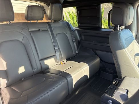 New 2024 Land Rover Defender 90 V8 image 11