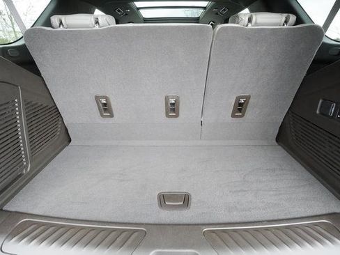 Used 2024 GMC Yukon SLT w/ SLT Premium Package image 35