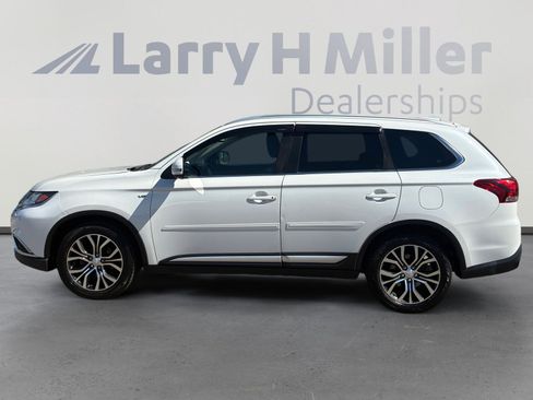 Used 2017 Mitsubishi Outlander GT image 2