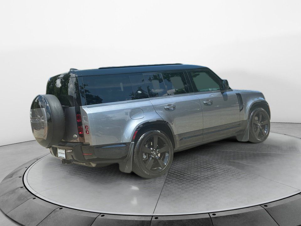 Used 2024 Land Rover Defender 130 X-Dynamic SE AWD/4WD image 7