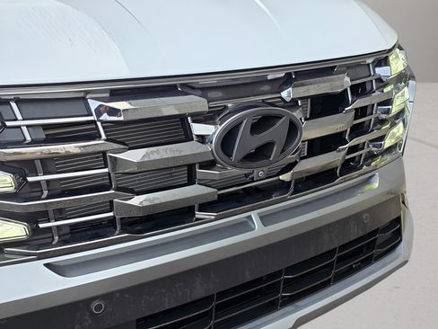 Used 2025 Hyundai Tucson Limited FWD image 9