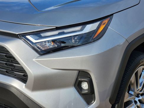 Used 2023 Toyota RAV4 XLE Premium image 11