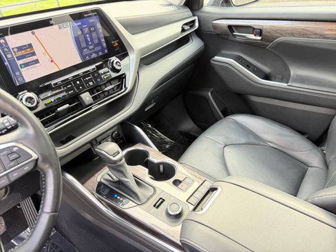 Used 2021 Toyota Highlander Platinum AWD/4WD image 15