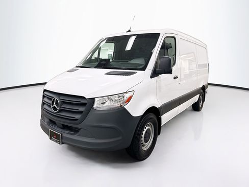 Used 2025 Mercedes-Benz Sprinter 2500 image 3