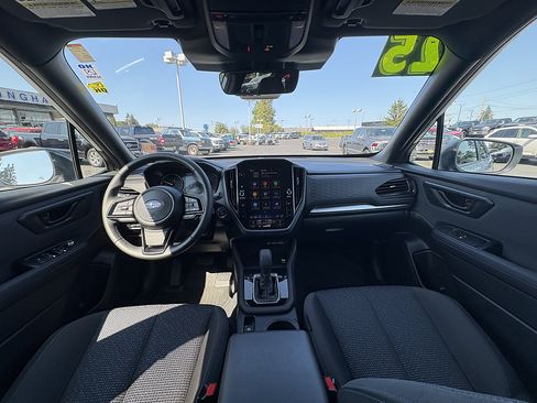Used 2025 Subaru Forester Premium AWD/4WD image 17