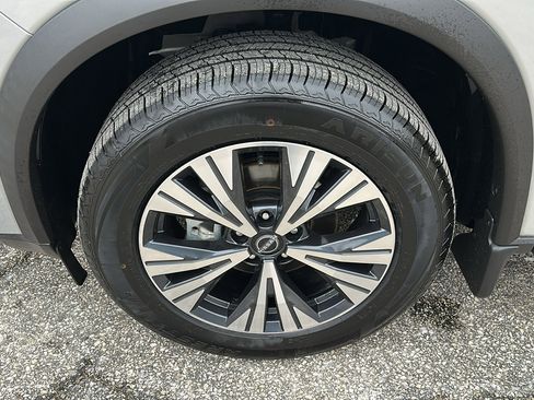 Certified 2022 Nissan Rogue SV image 8