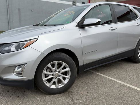 Used 2021 Chevrolet Equinox LT w/ Driver Convenience Package image 3