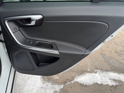 Used 2016 Volvo V60 T5 Cross Country Platinum w/ Climate Package image 17