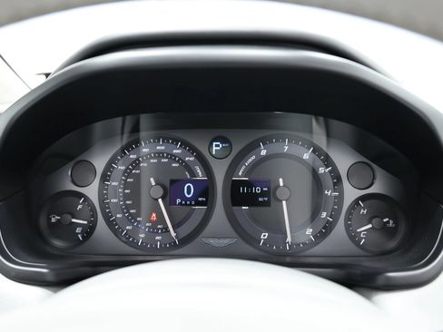 Used 2014 Aston Martin Vanquish Volante RWD image 32