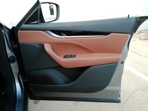 Used 2022 Maserati Levante GT image 21