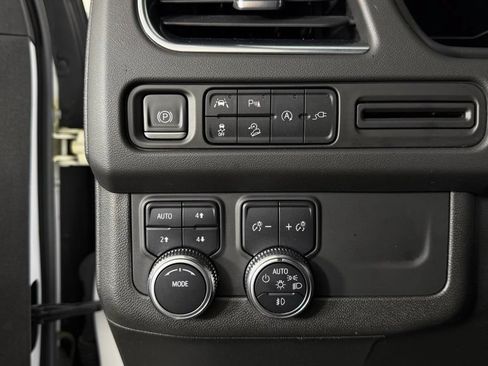Used 2022 GMC Yukon AT4 AWD/4WD image 17