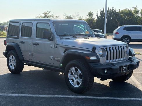 Used 2018 Jeep Wrangler Unlimited Sport S AWD/4WD image 3