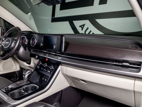 Used 2023 Kia Carnival LX FWD image 22