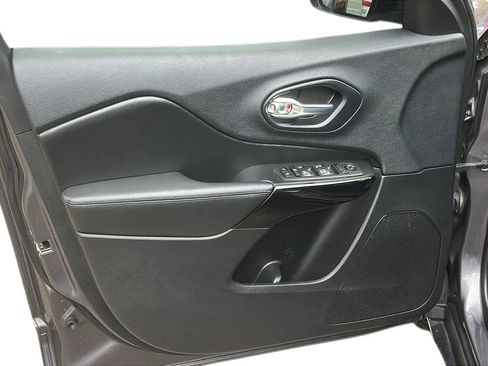 Used 2019 Jeep Cherokee Altitude image 9