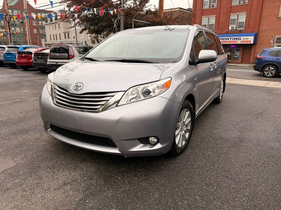 Used 2017 Toyota Sienna XLE w/ XLE Navigation Package AWD/4WD image 1