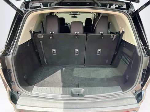Used 2025 Nissan Pathfinder SV AWD/4WD image 29