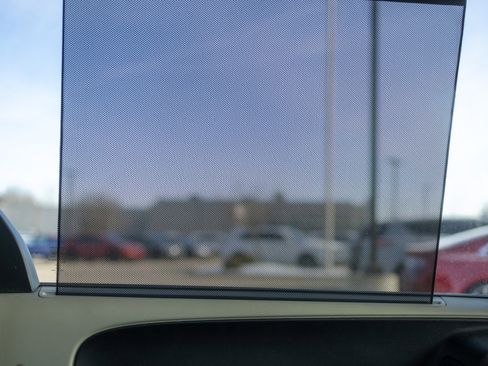 Used 2015 Chrysler Town & Country Touring w/ Driver Convenience Group image 18