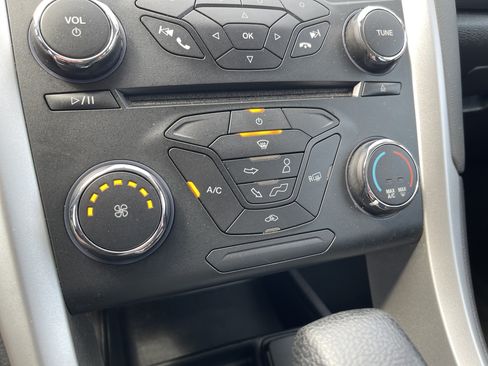 Used 2013 Ford Fusion SE FWD image 19