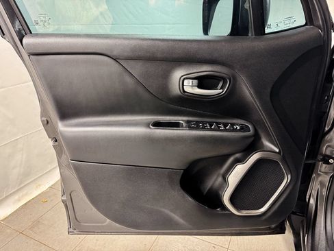 Used 2019 Jeep Renegade Limited FWD image 15