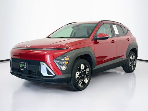 Used 2025 Hyundai Kona SEL AWD/4WD image 3
