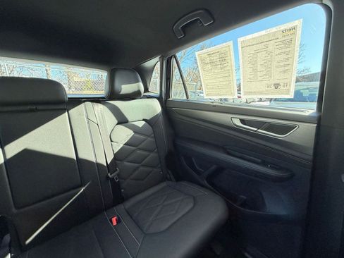 Used 2025 Volkswagen Atlas Cross Sport SE image 38