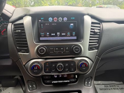 Used 2020 Chevrolet Suburban LT RWD image 24