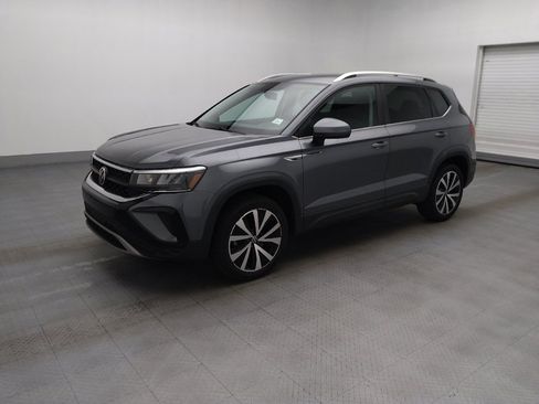 Used 2022 Volkswagen Taos SE FWD image 2