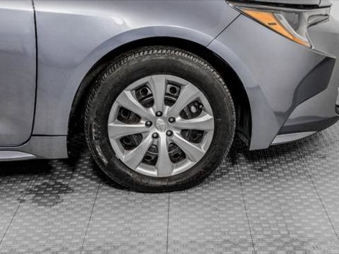 Used 2025 Toyota Corolla LE image 33
