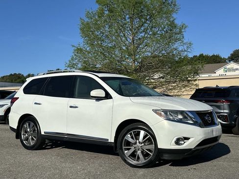 Used 2014 Nissan Pathfinder Platinum w/ Platinum Premium Package FWD image 1