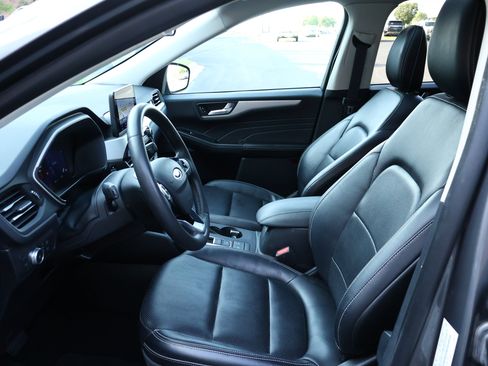 Used 2022 Ford Escape SEL w/ Technology Package FWD image 11