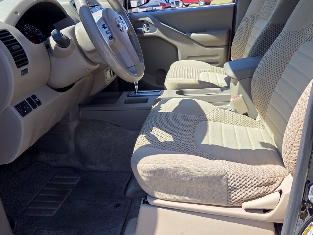 Used 2017 Nissan Frontier SV RWD image 4
