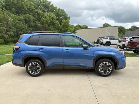 Used 2026 Subaru Forester Premium AWD/4WD image 7