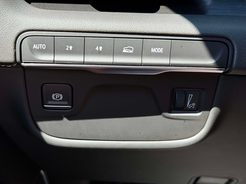 Certified 2024 Cadillac Escalade Luxury AWD/4WD image 29
